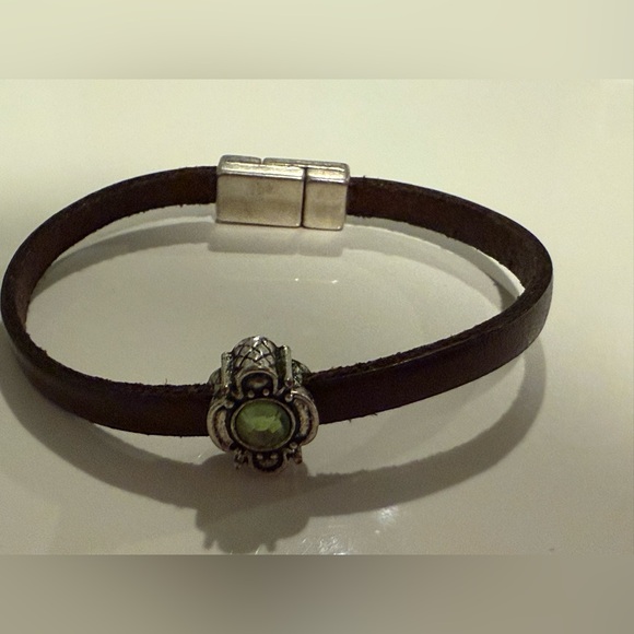 Elegant Brown Leather Bracelet with Silver and Green Accents - Picture 1 of 1